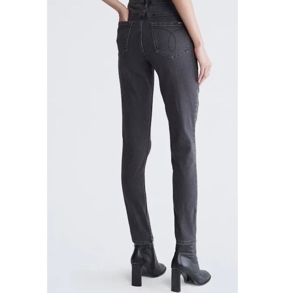 Calvin Klein High Rise Skinny Jeans Gray Faded Stretchy Pockets Size 10 / 30 - Picture 2 of 11